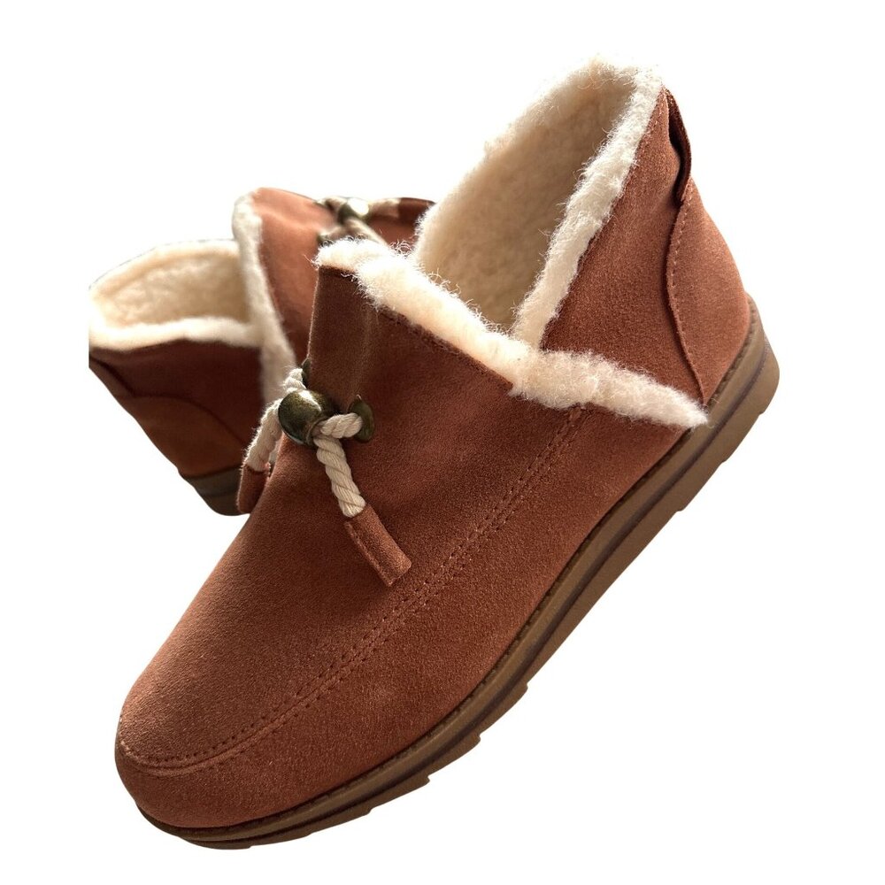 Muk Luks Tan Suede Loafers Booties Faux Fur Lined Upper Tassels Ziggy Size 9.5